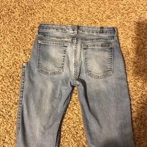 Light cropped skinny jeans!